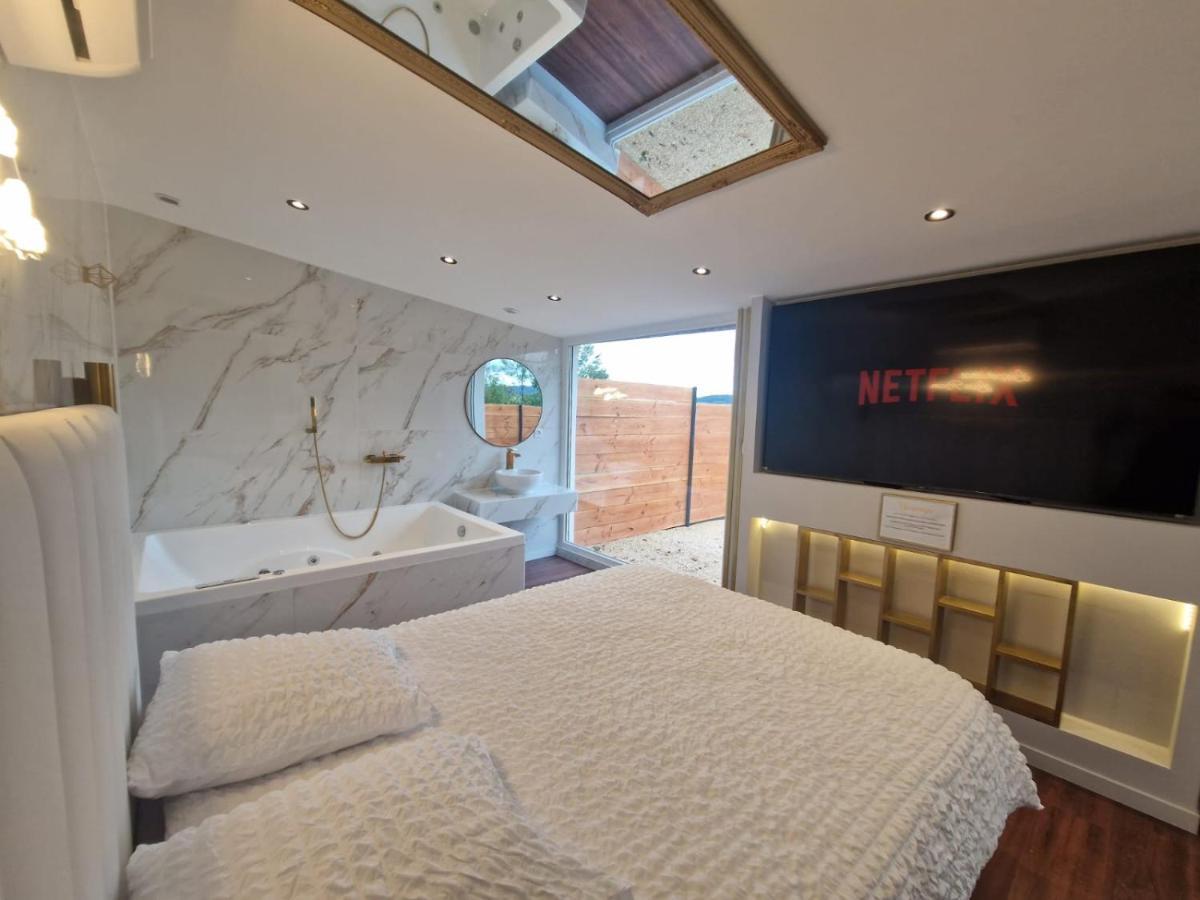 L'Experience Love Room Saint-Jean-Bonnefonds ภายนอก รูปภาพ