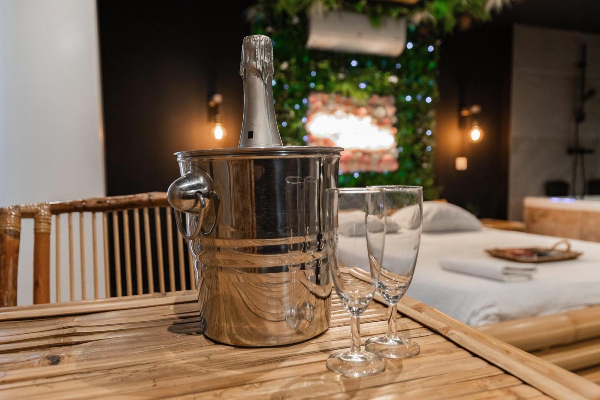 L'Experience Love Room Saint-Jean-Bonnefonds ภายนอก รูปภาพ