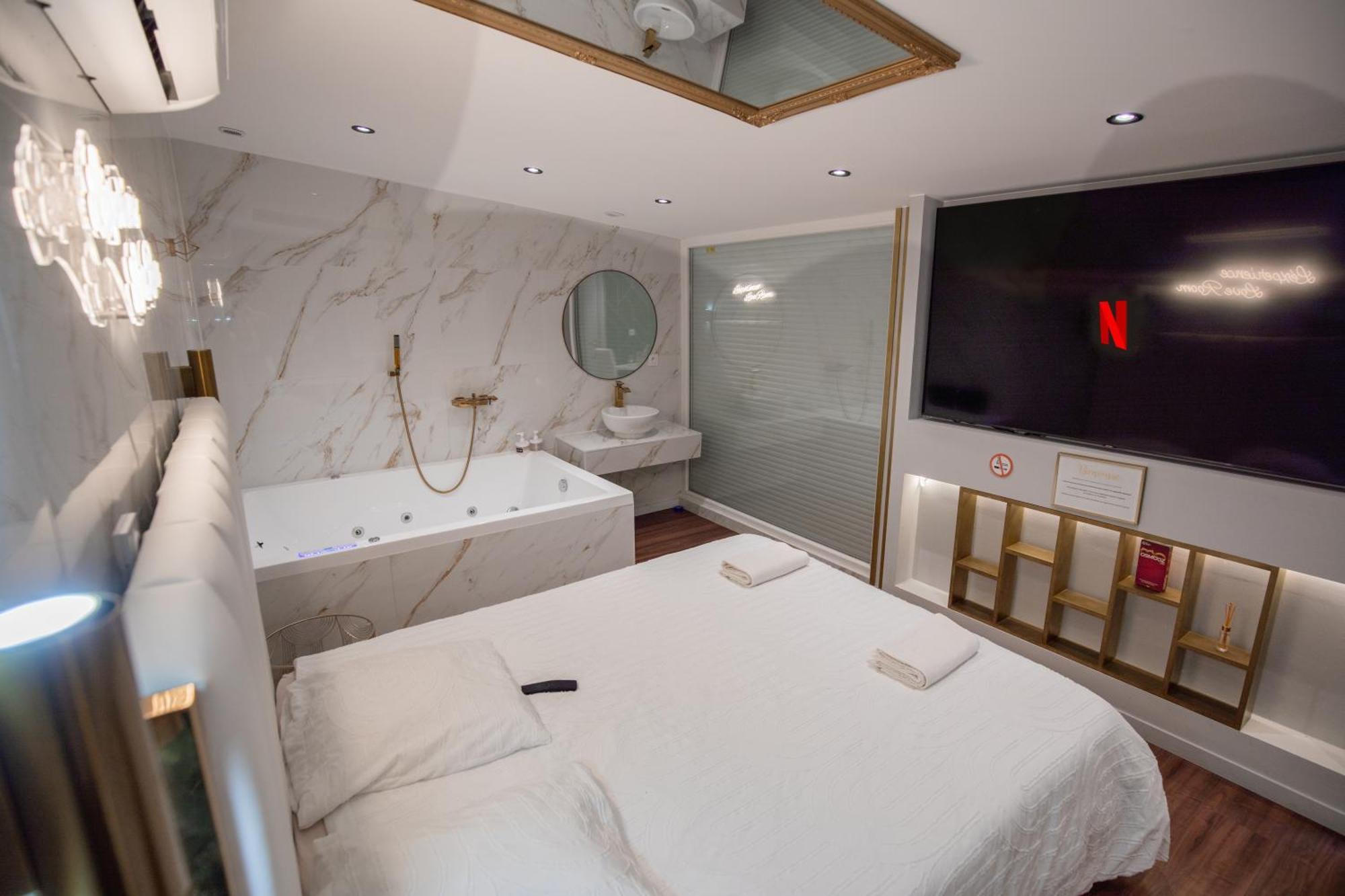 L'Experience Love Room Saint-Jean-Bonnefonds ภายนอก รูปภาพ