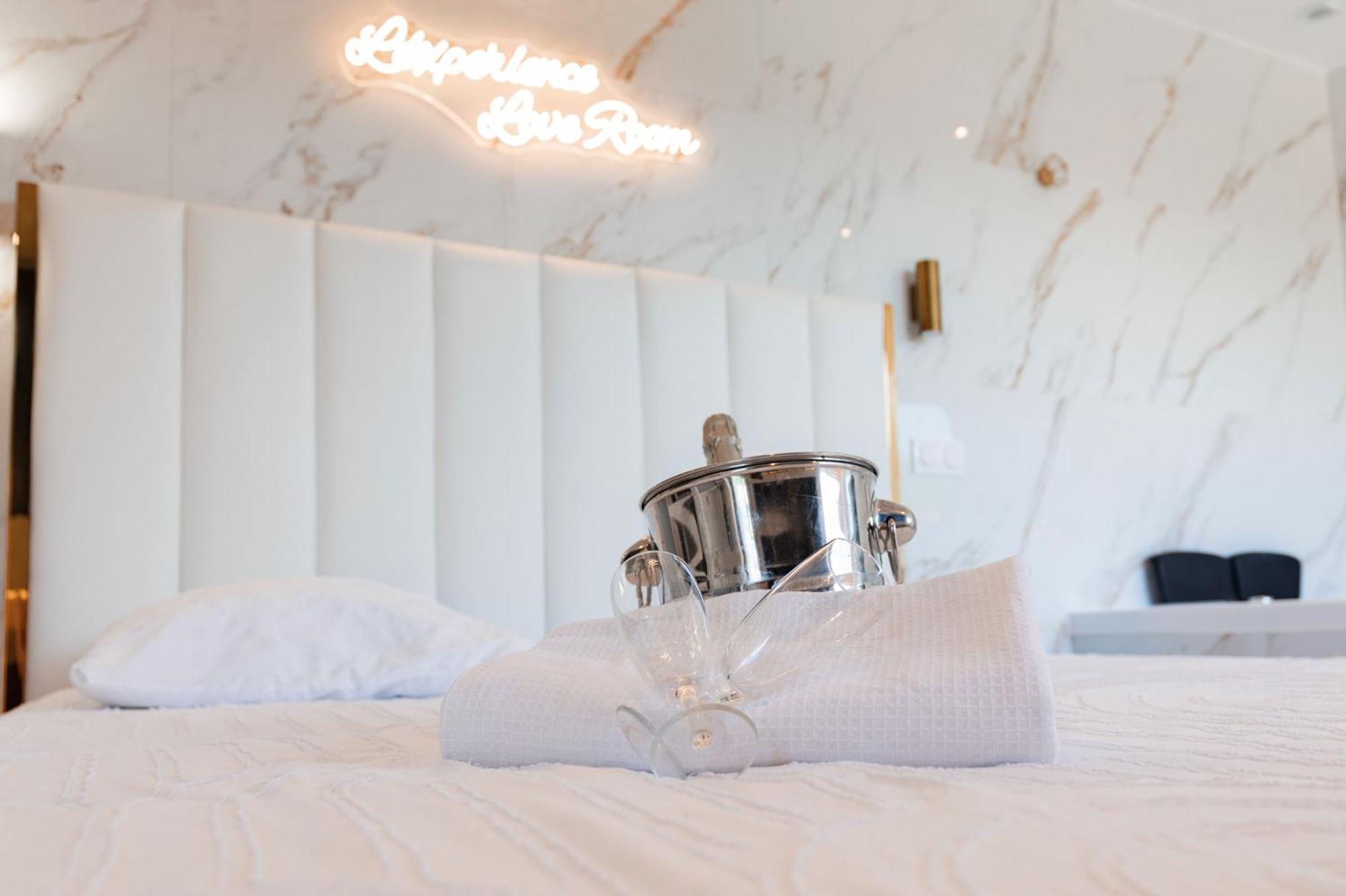 L'Experience Love Room Saint-Jean-Bonnefonds ภายนอก รูปภาพ