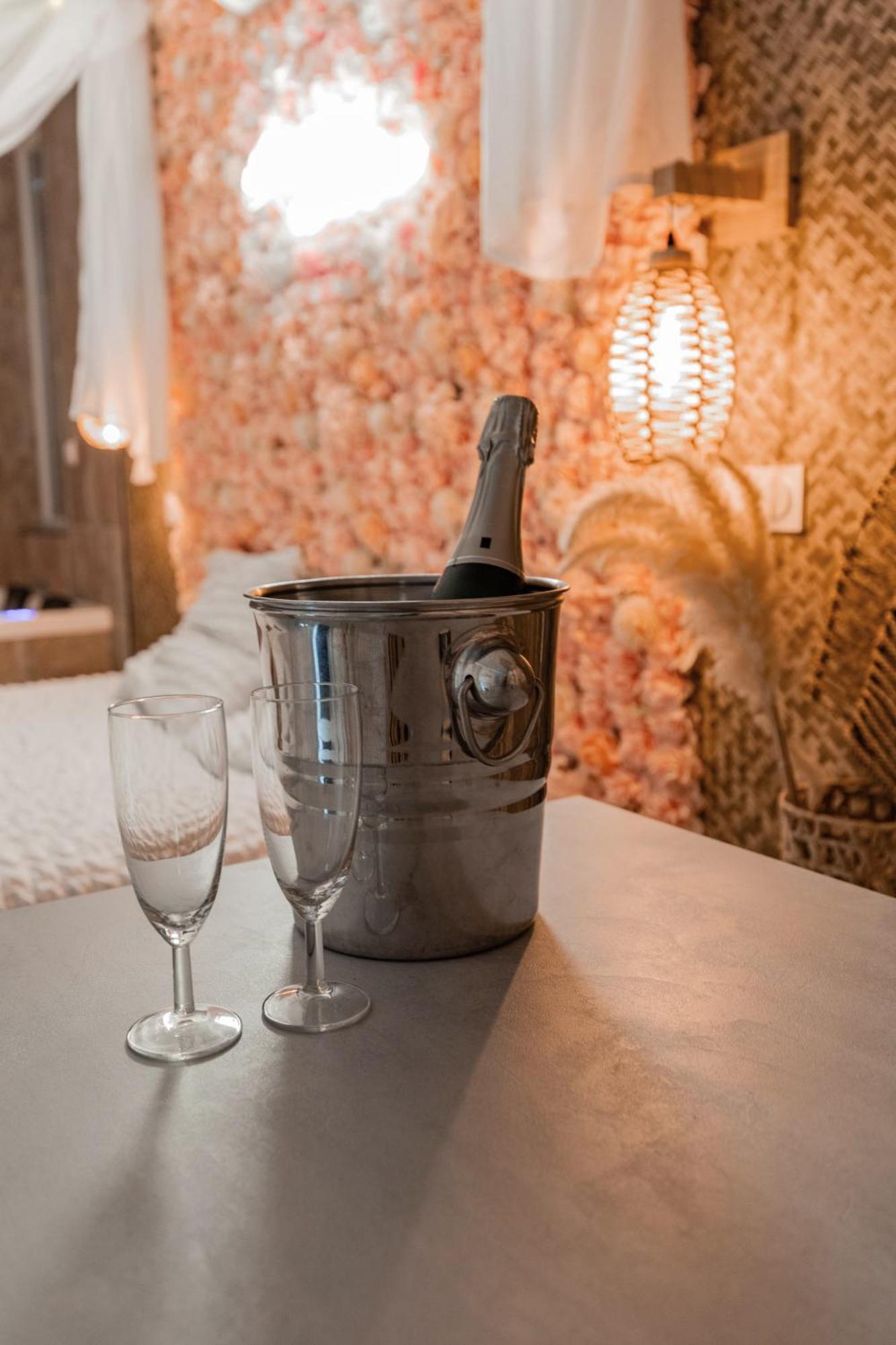 L'Experience Love Room Saint-Jean-Bonnefonds ภายนอก รูปภาพ